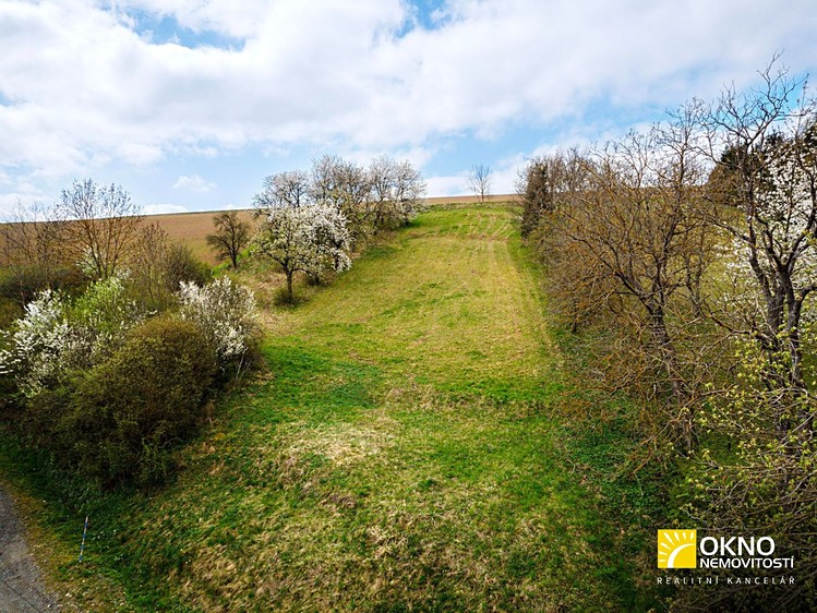Prodej pozemku, 1 748 m² (4 z 9)