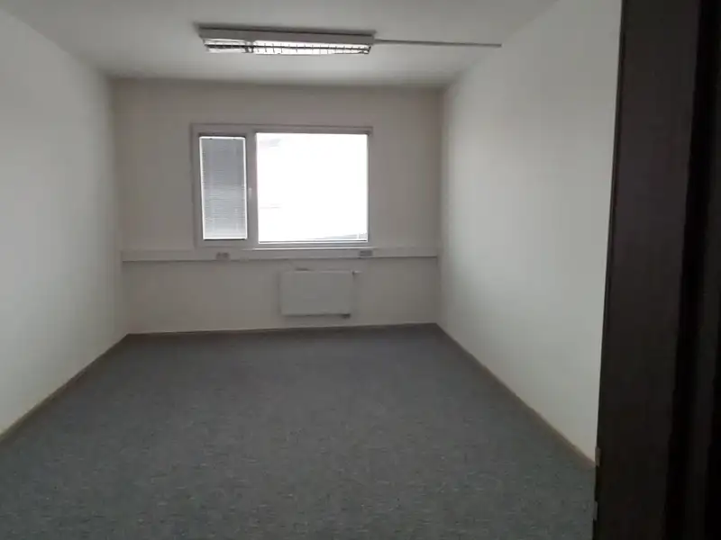 Pronájem kanceláře 13 m², Plzeň – náhled fotky 3