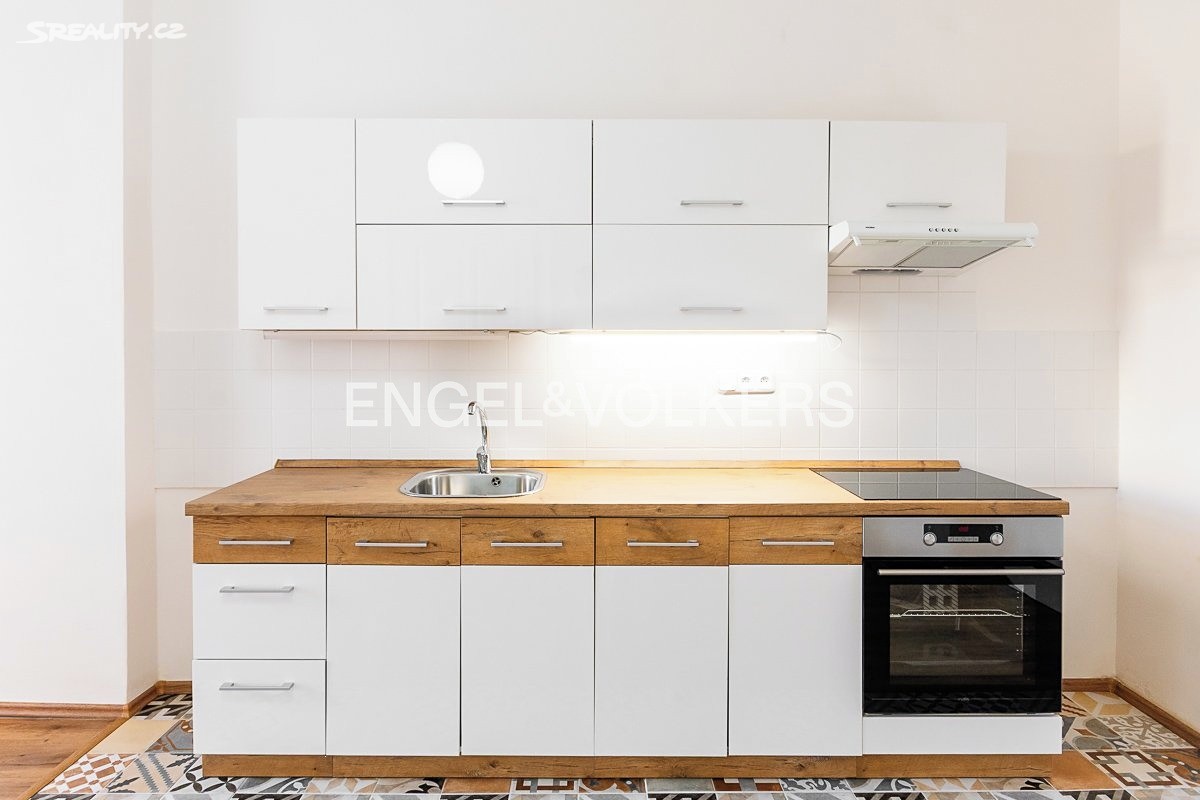 Pronájem bytu 2+kk 51 m² – pohled 2