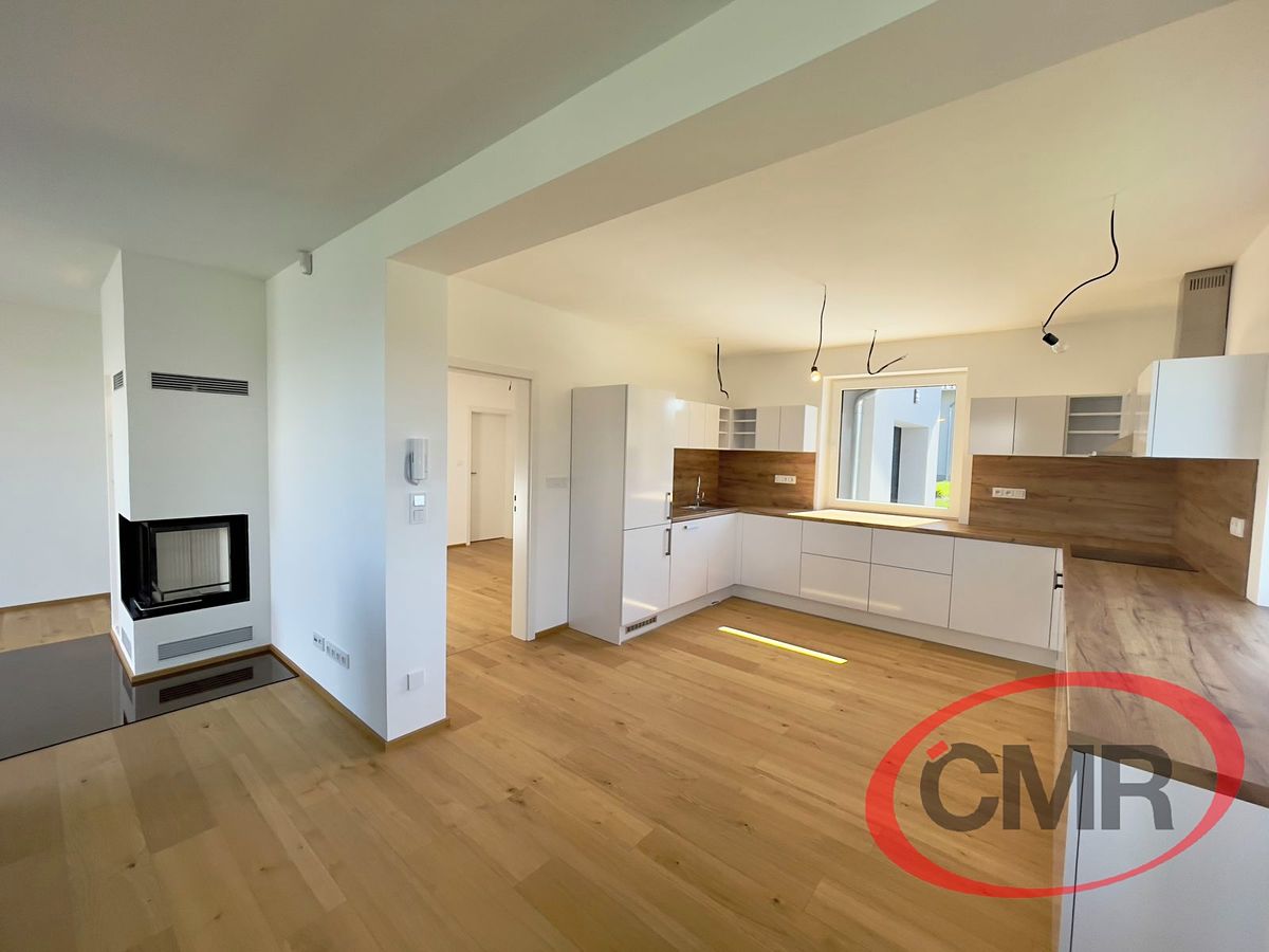 Prodej rodinného domu 183 m², pozemek 783 m² – fotografie 2
