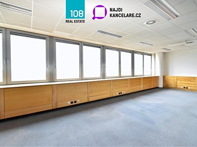 Pronájem kanceláře 674 m²