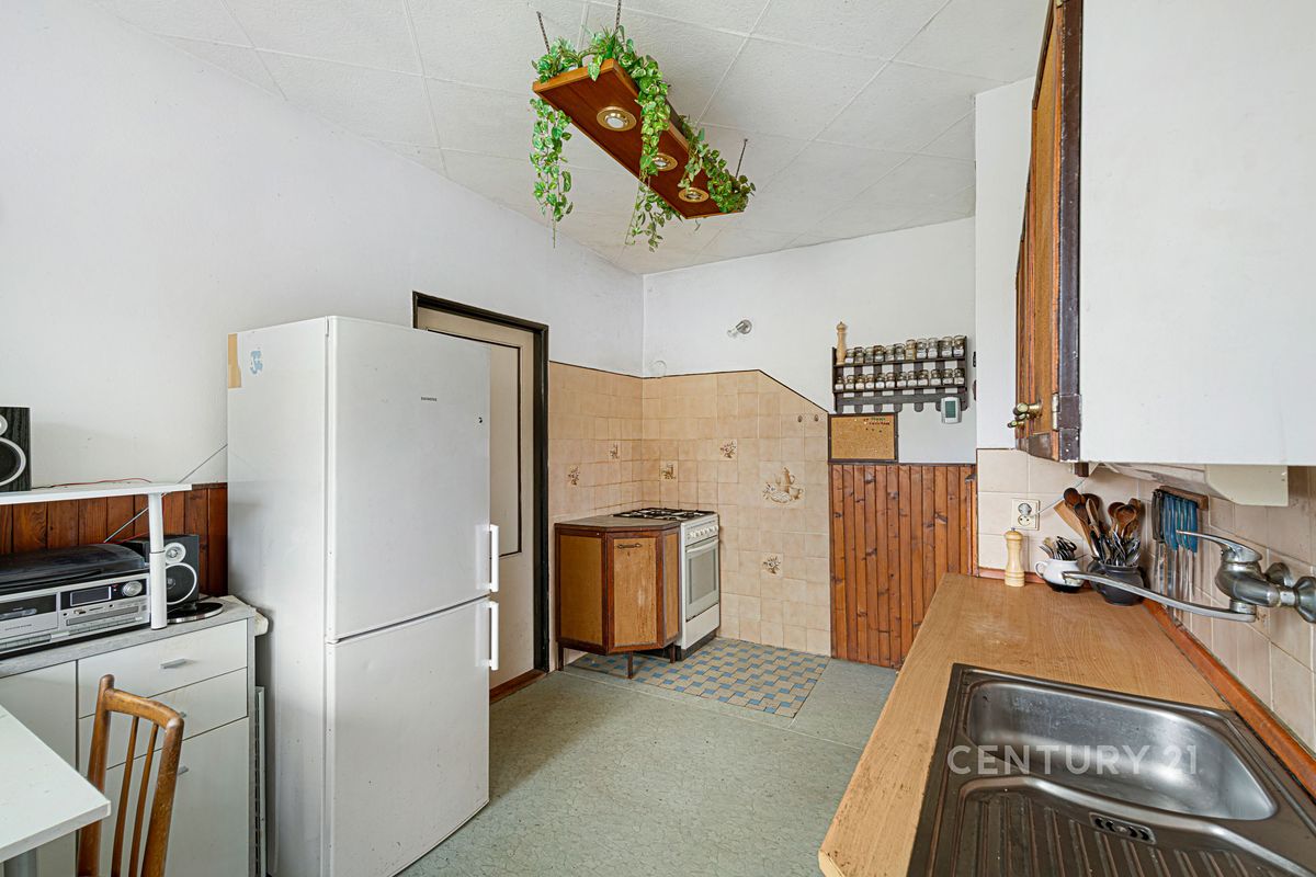 Prodej rodinného domu 215 m², pozemek 946 m² – fotografie 3