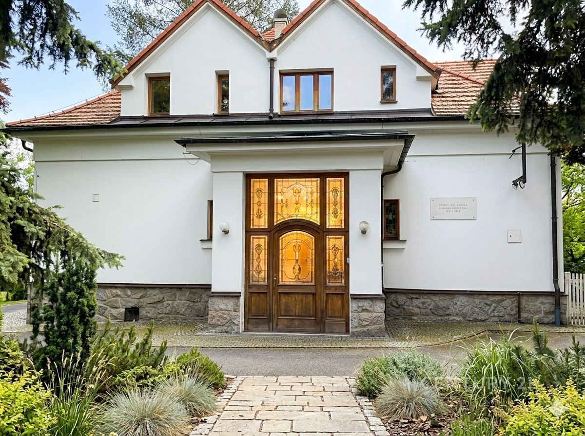 Prodej vícegeneračního domu 450 m², pozemek 1452 m² – fotografie 2