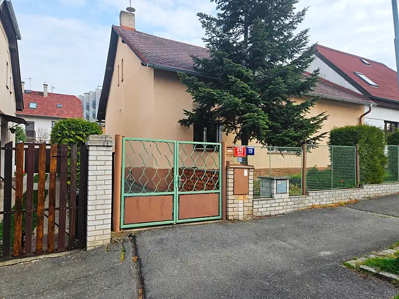 Prodej rodinného domu 89 m², pozemek 342 m², Praha – náhled fotky 1