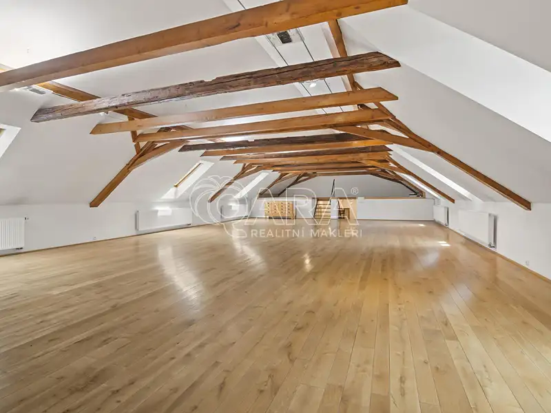 Prodej rodinného domu 470 m², pozemek 277 m², Praha – náhled fotky 3