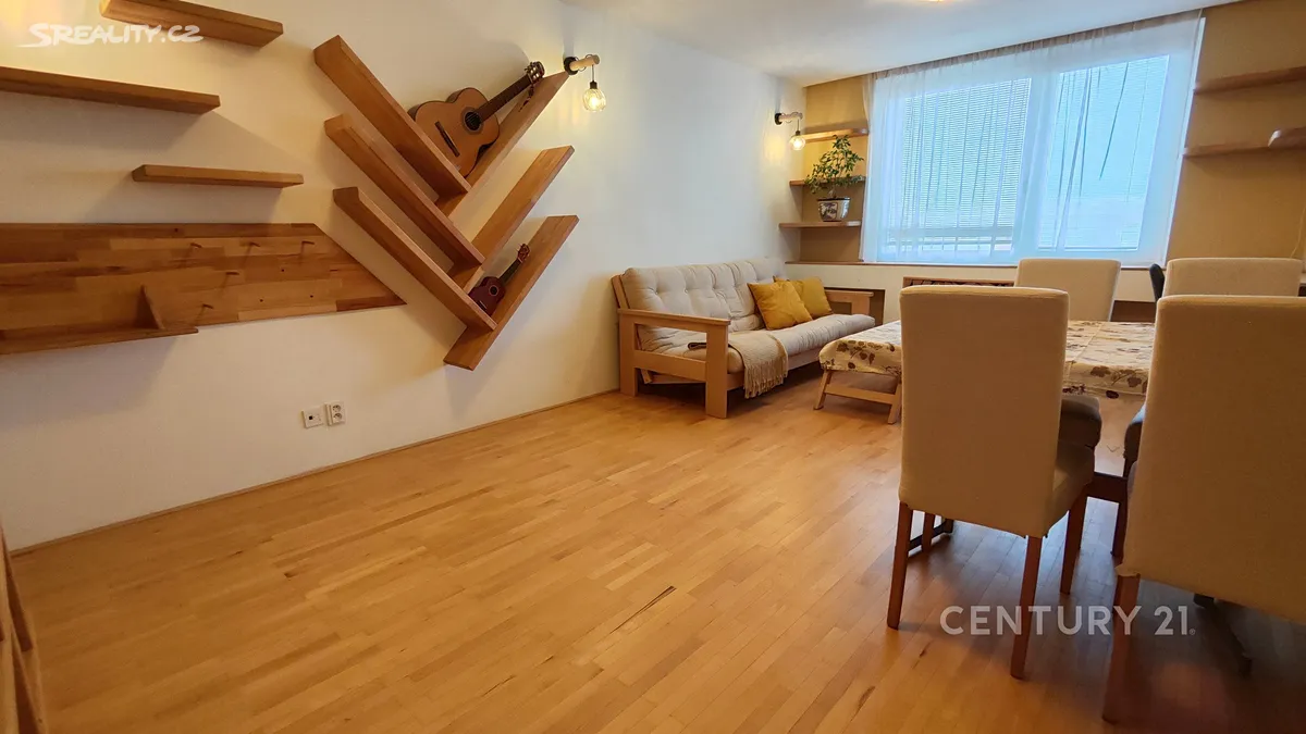 Pronájem bytu 2+1 62 m² – pohled 2