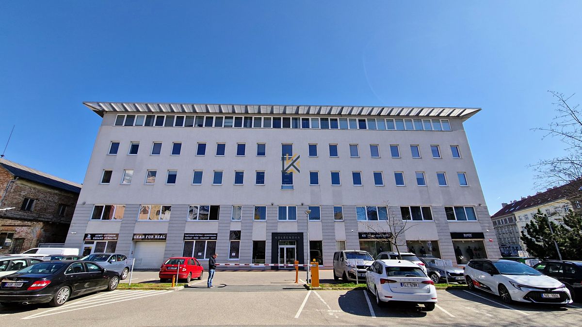 Pronájem kanceláře 394 m²