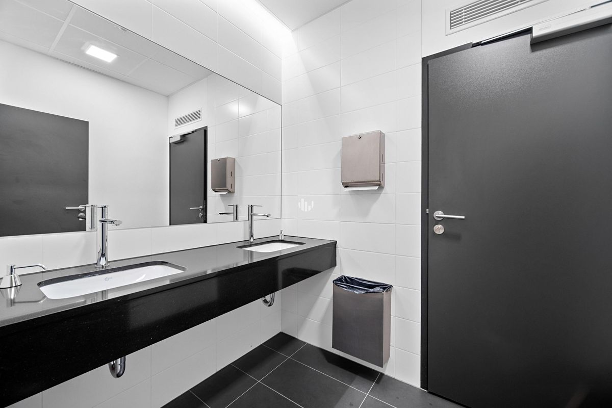 Pronájem kanceláře 565 m² – fotografie 5