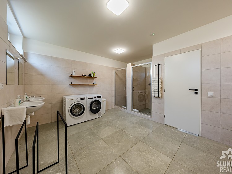 Prodej komerčního prostoru, 146 m² (47 z 52)