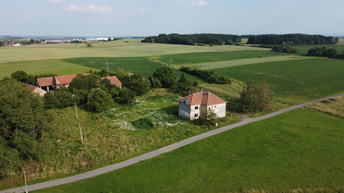Prodej rodinného domu 230 m², pozemek 735 m² – fotografie 2