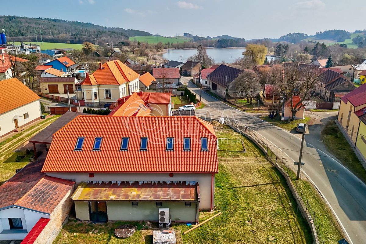 Prodej rodinného domu 340 m², pozemek 1435 m² – fotografie 3