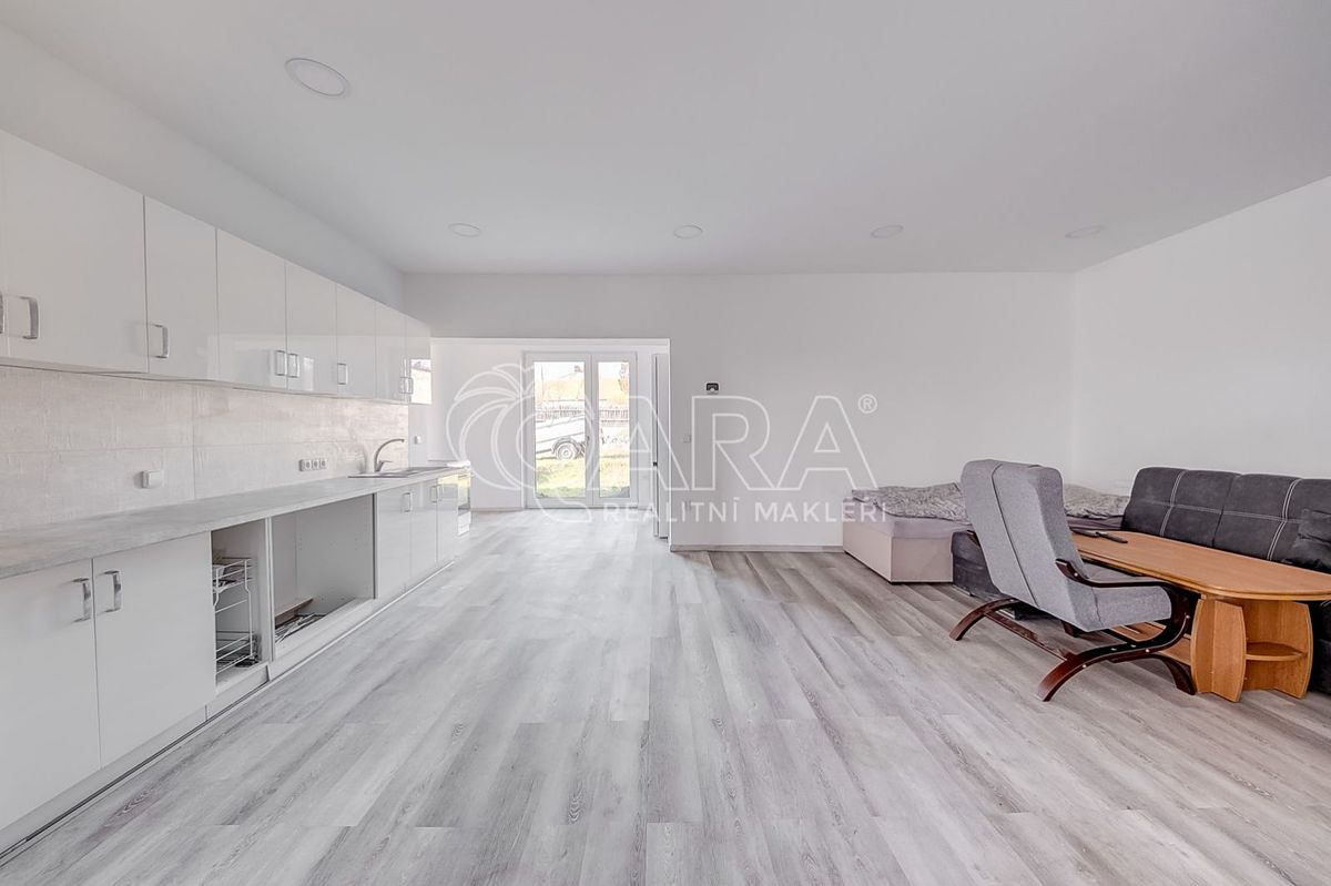 Prodej rodinného domu 340 m², pozemek 1435 m² – fotografie 5