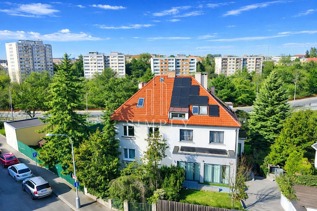 Prodej vícegeneračního domu 360 m², pozemek 366 m² – fotografie 2