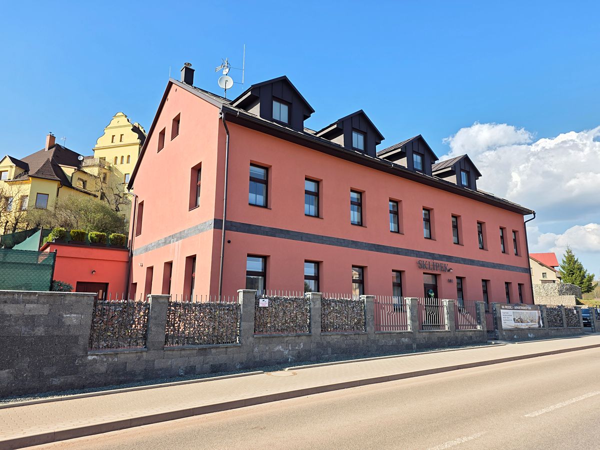 Prodej rodinného domu 715 m², pozemek 1494 m²