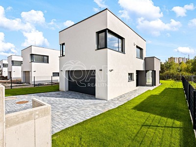 Prodej  rodinného domu 288 m², pozemek 687 m²
