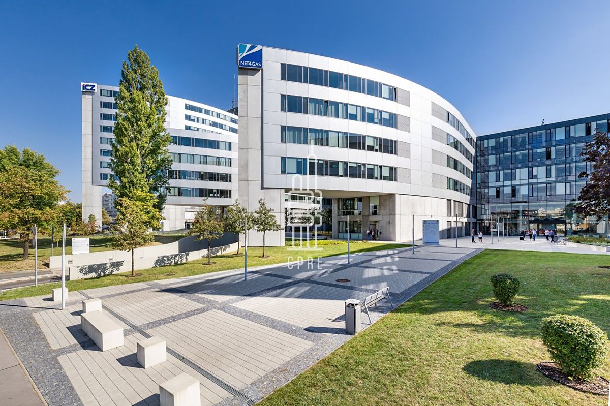 Pronájem kanceláře 651 m²