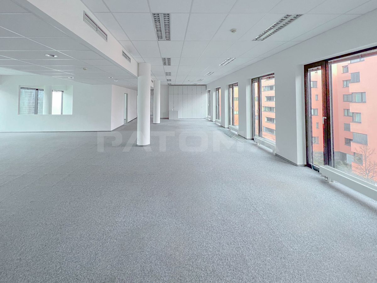 Pronájem kanceláře 385 m² – fotografie 2