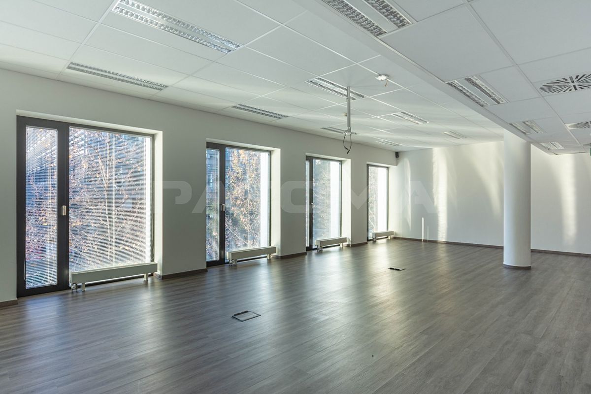 Pronájem kanceláře 100 m² – fotografie 2