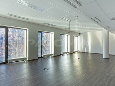 Pronájem komerčního prostoru, 100 m² (2 z 16)