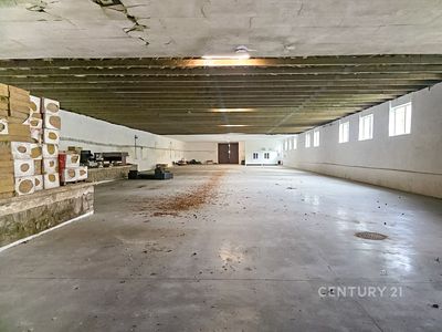 Pronájem skladového prostoru 1400 m²