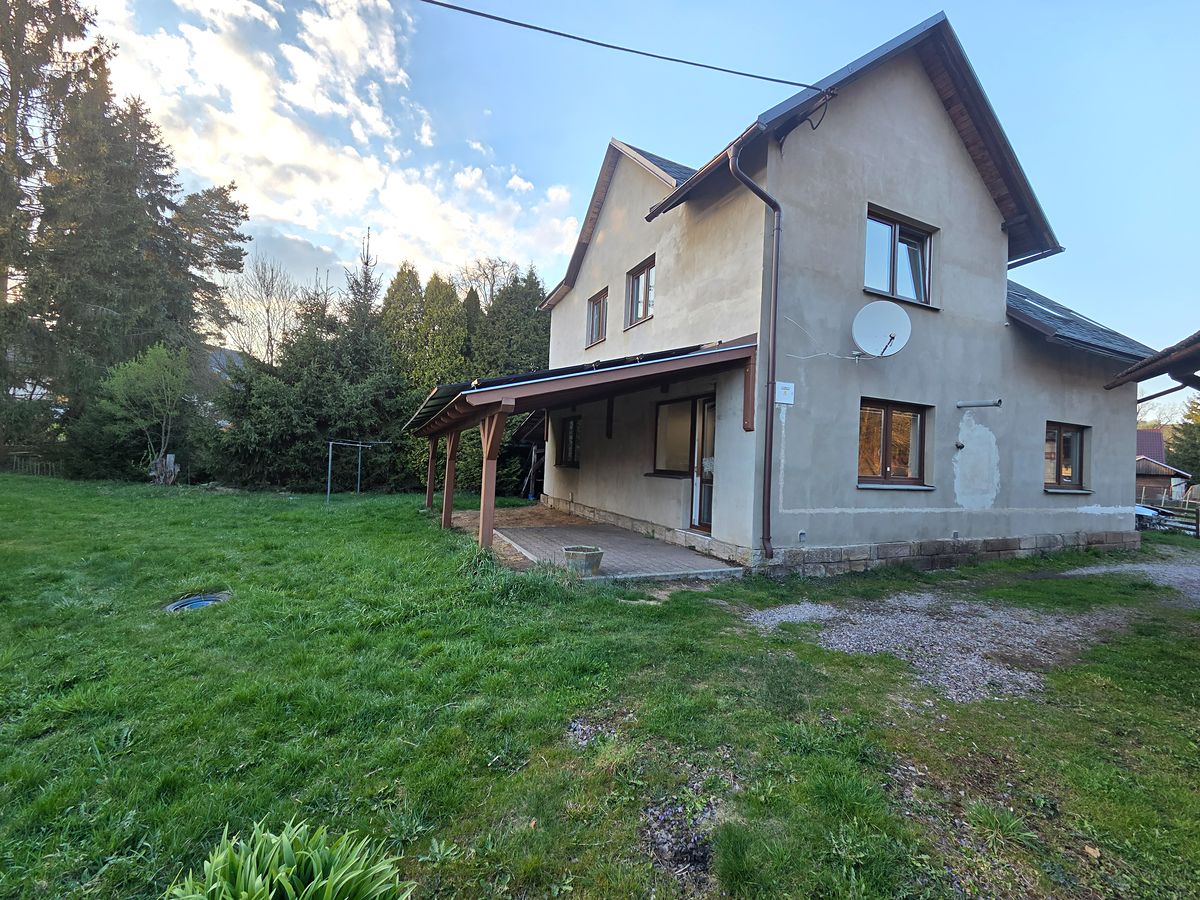 Prodej rodinného domu 230 m², pozemek 682 m²