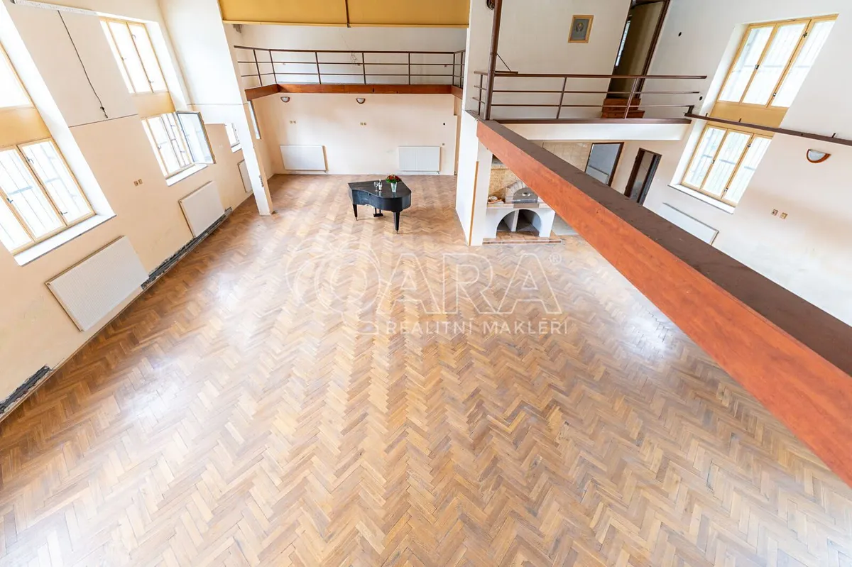 Pronájem obchodního prostoru 440 m²