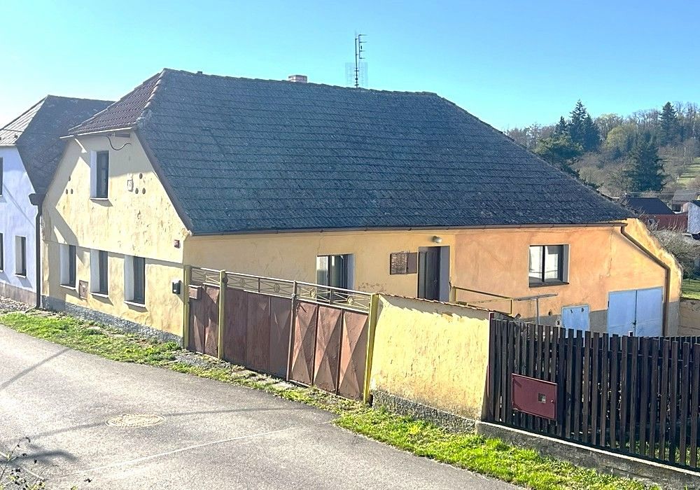 Prodej rodinného domu 105 m², pozemek 246 m², Koloveč – fotka 1 z 3