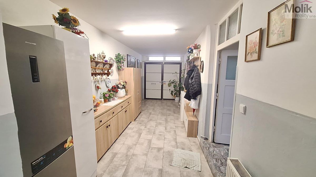 Prodej rodinného domu 200 m², pozemek 200 m² – fotografie 2