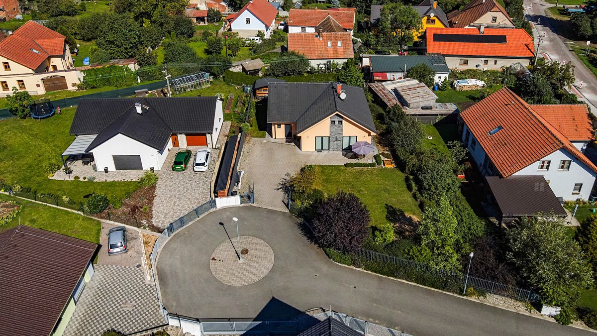 Prodej rodinného domu 125 m², pozemek 891 m² – fotografie 2