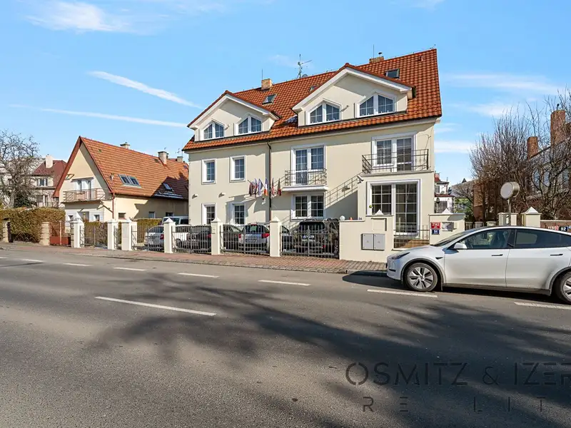Prodej ubytovacího zařízení 890 m², Praha – náhled fotky 1