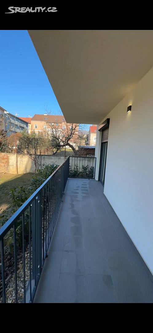 Pronájem bytu 2+kk 40 m² – pohled 2
