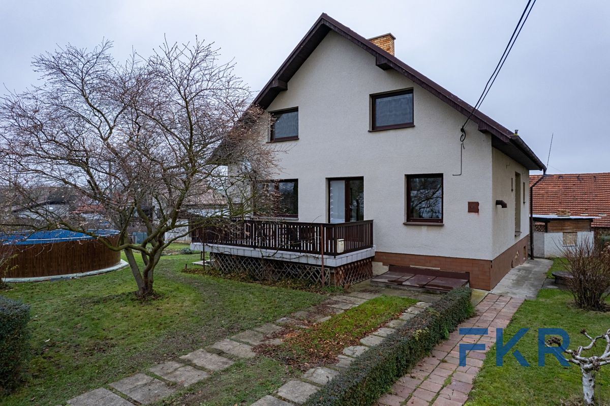 Prodej rodinného domu 234 m², pozemek 1045 m² – fotografie 2