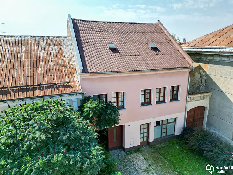 Prodej rodinného domu 300 m², pozemek 507 m², Tovačov – náhled fotky 2