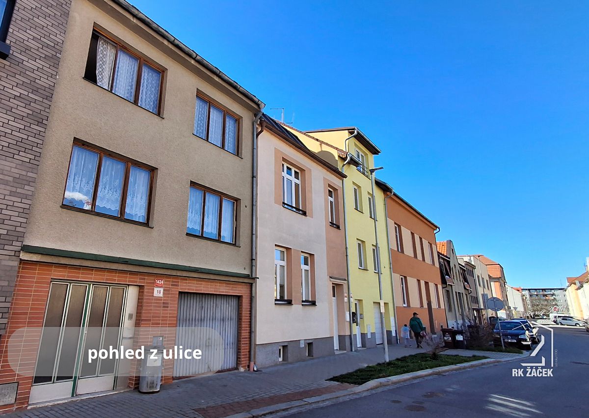 Prodej rodinného domu 197 m², pozemek 149 m² – fotografie 4
