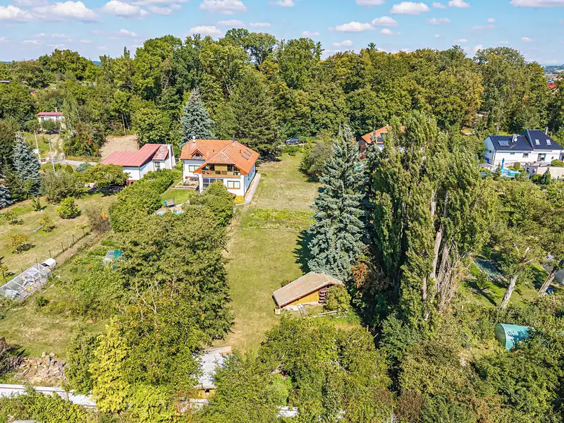 Prodej stavebního pozemku 1775 m², Holice – náhled fotky 3