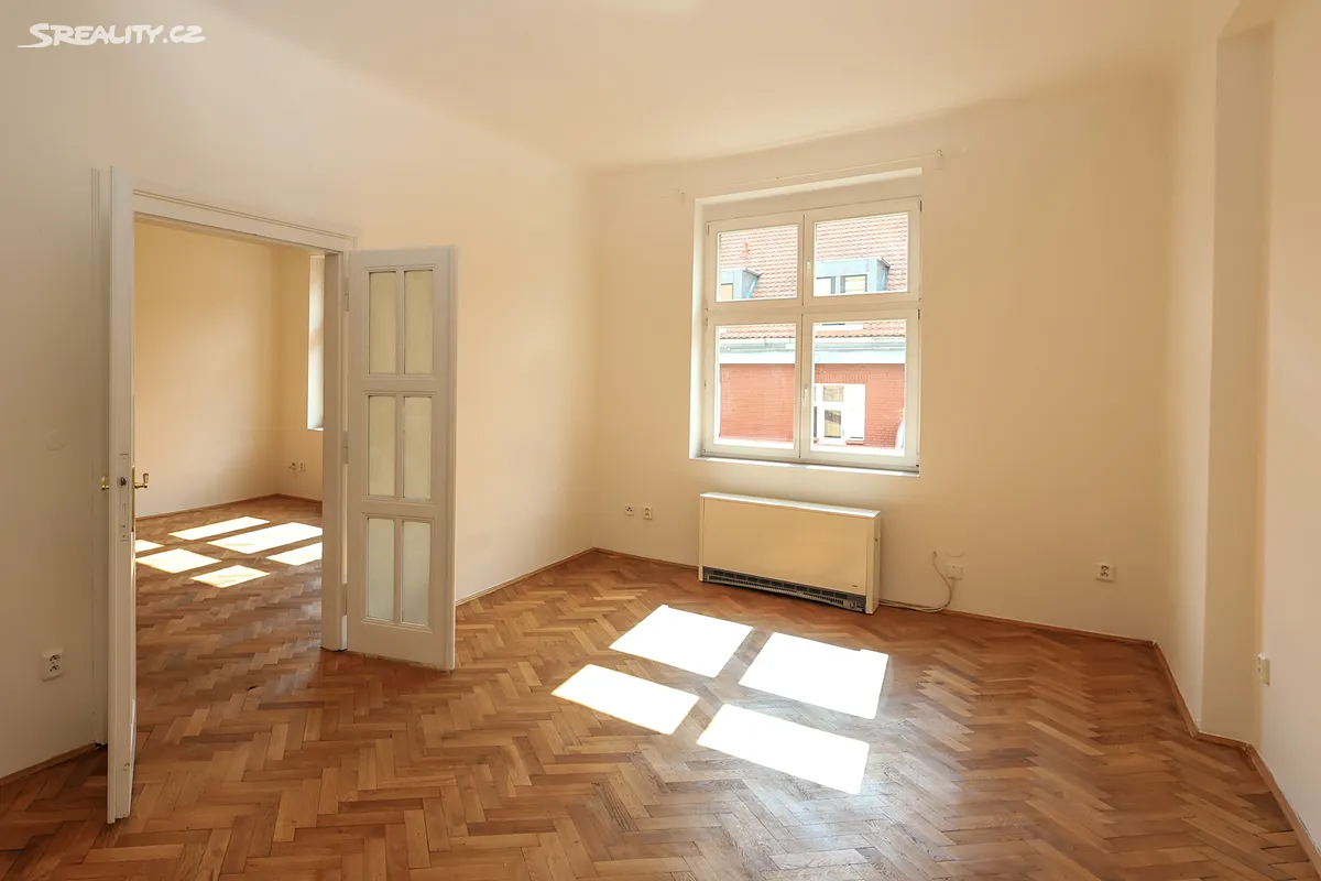 Pronájem bytu 2+1 92 m² – pohled 2