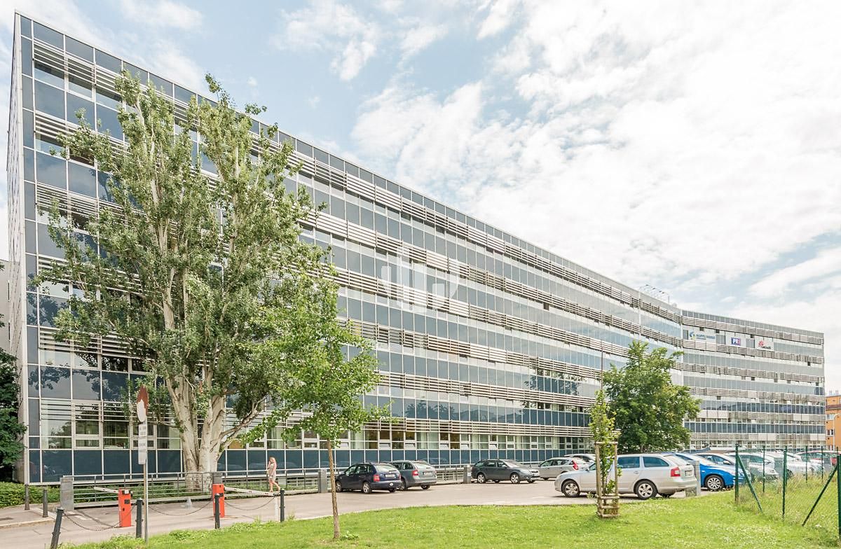 Pronájem kanceláře 183 m²