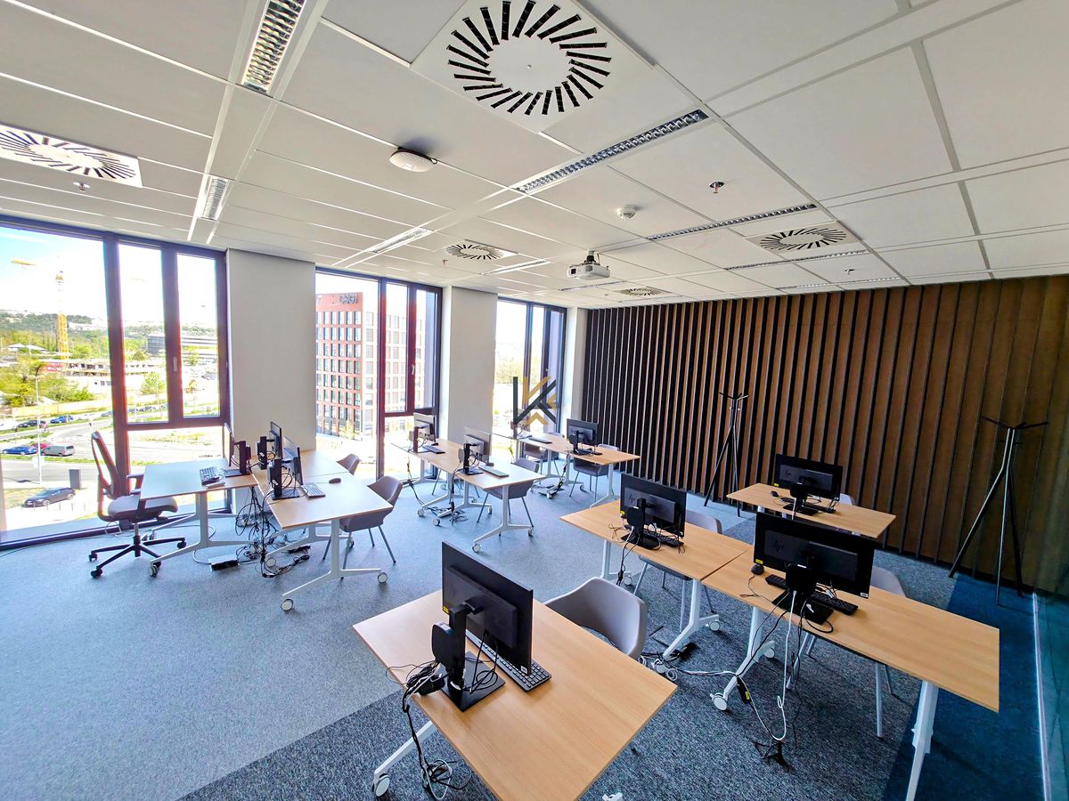 Pronájem kanceláře 564 m² – fotografie 2