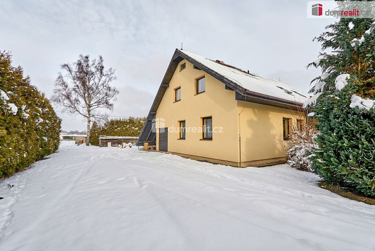 Prodej rodinného domu 200 m², pozemek 795 m² – fotografie 3