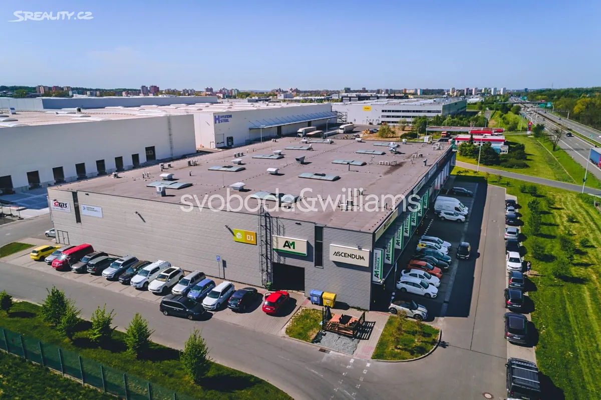 Pronájem skladového prostoru 820 m²