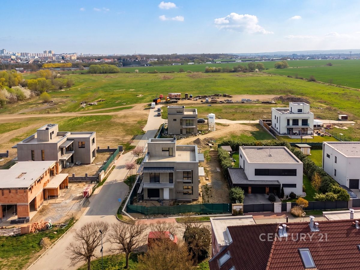 Prodej stavebního pozemku 608 m² – fotografie 3