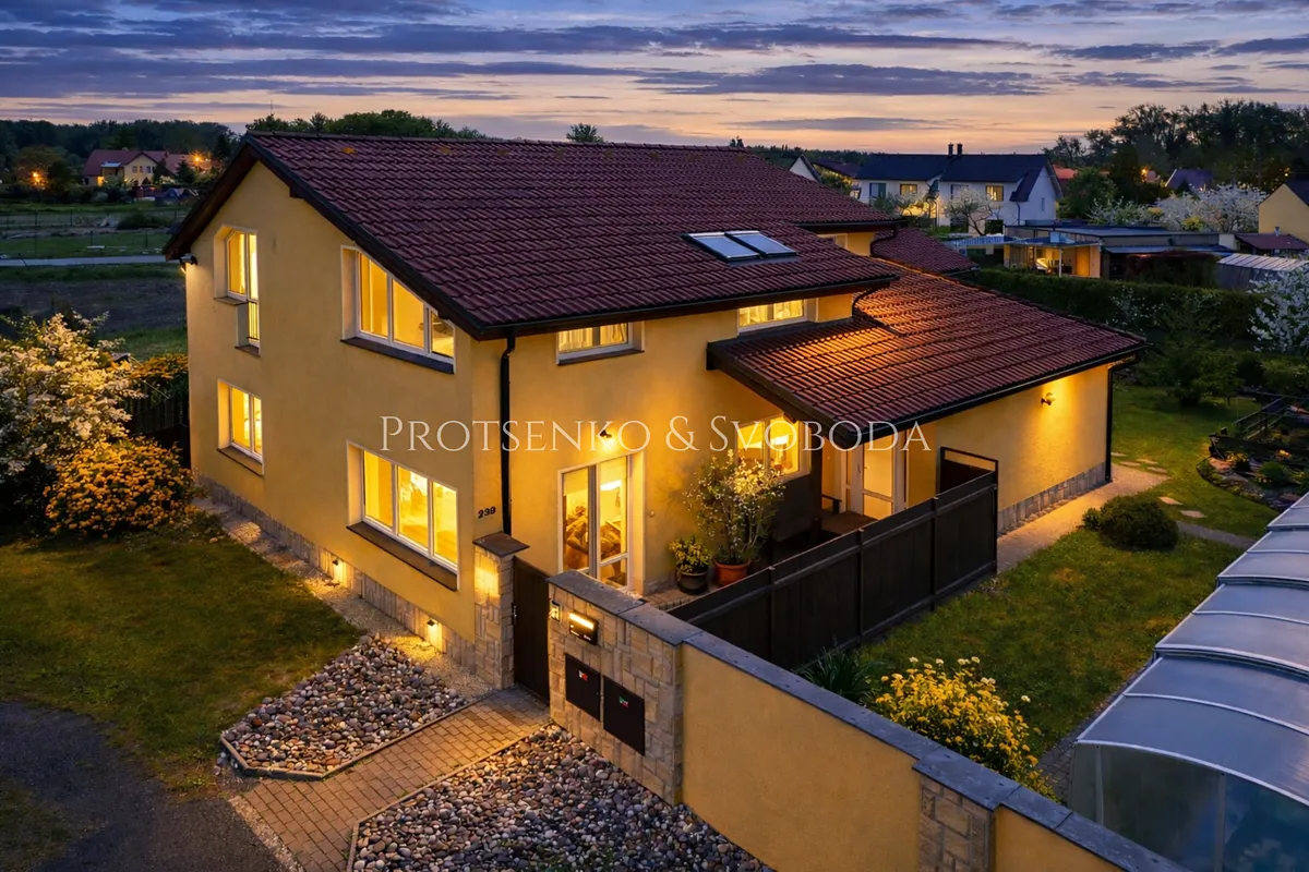 Prodej rodinného domu 283 m², pozemek 721 m²