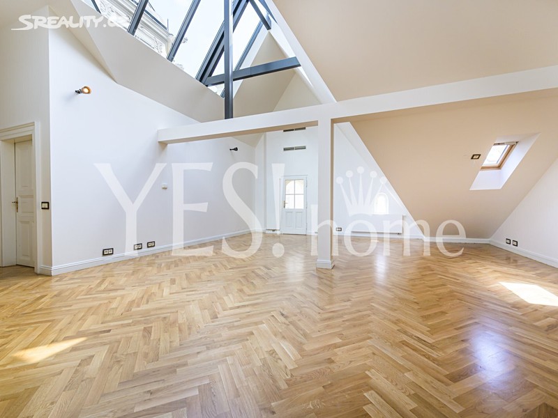 Pronájem kanceláře 195 m², Praha