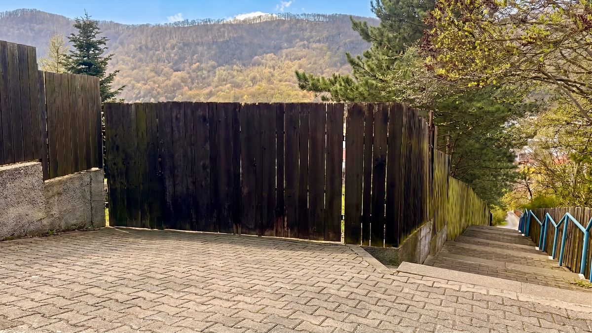 Prodej stavebního pozemku 1210 m² – fotografie 2