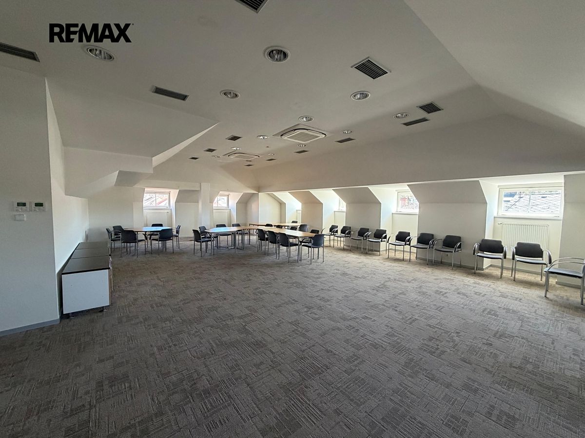 Pronájem kanceláře 114 m²