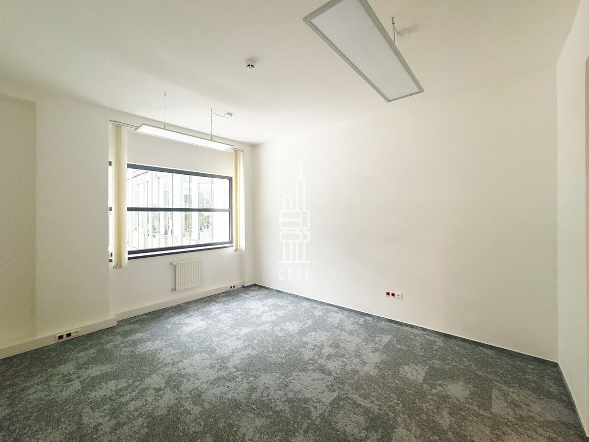 Pronájem kanceláře 122 m² – fotografie 2