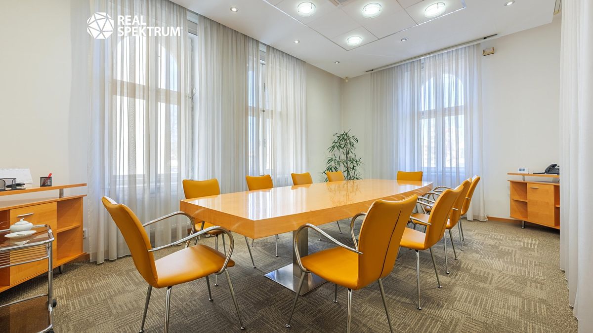 Pronájem kanceláře 1708 m²