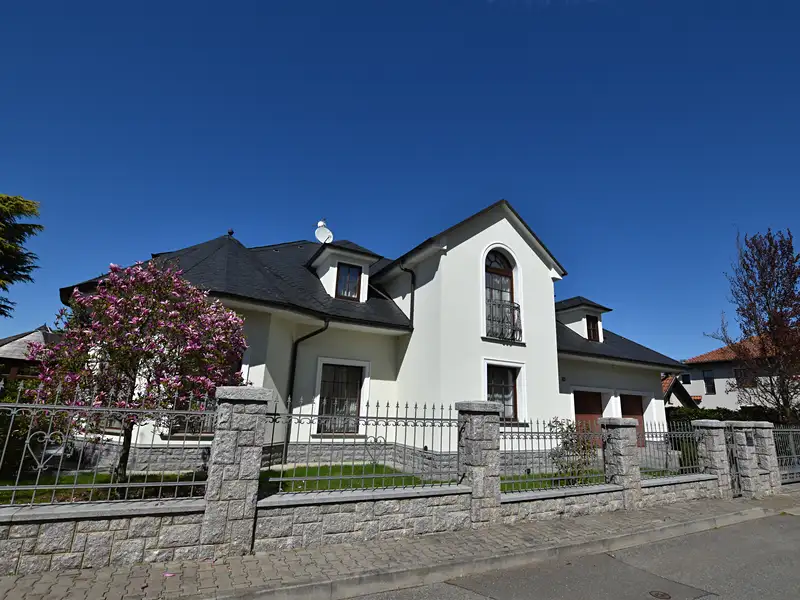 Prodej rodinného domu 510 m², pozemek 743 m², Průhonice – náhled fotky 2
