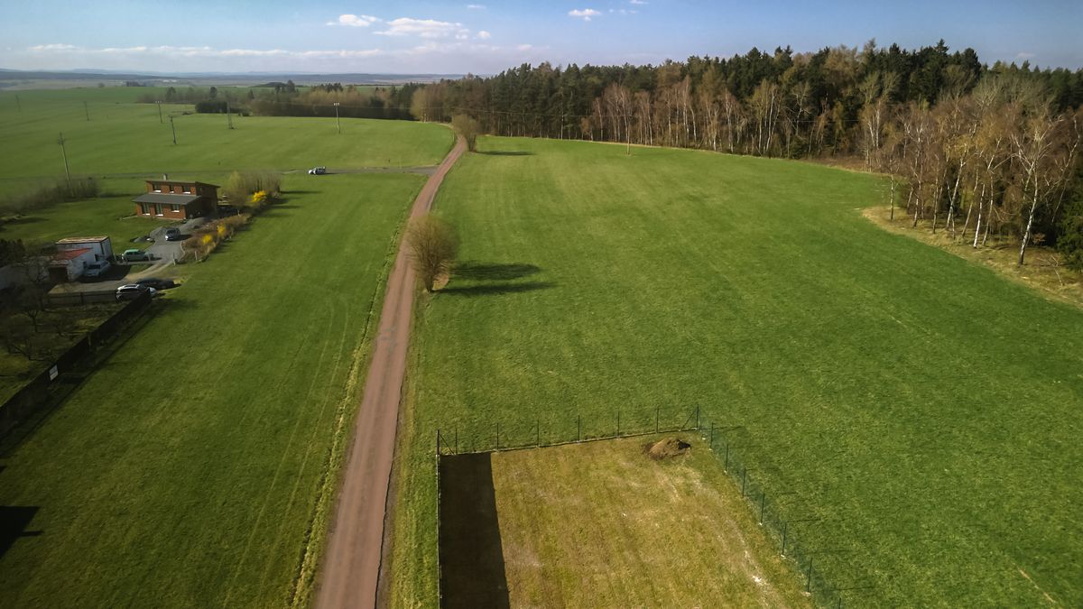 Prodej stavebního pozemku 891 m² – fotografie 2
