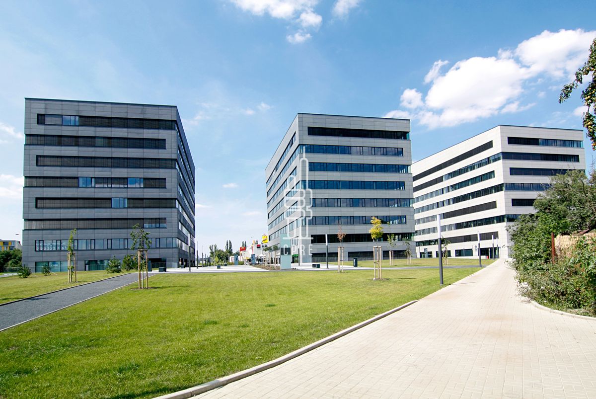 Pronájem kanceláře 322 m²